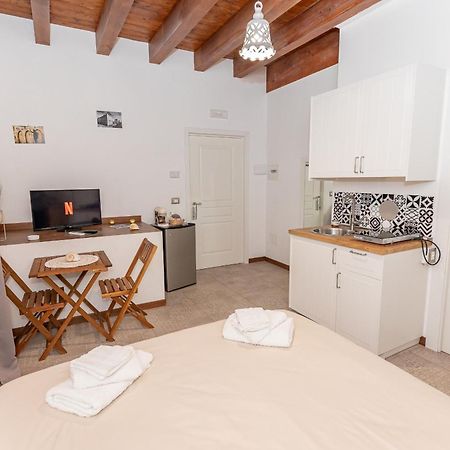 Apartmán Centro Storico Redmood House A 5 Min Dal Mare, Wi-Fi, A/C E Netflix Barletta Exteriér fotografie