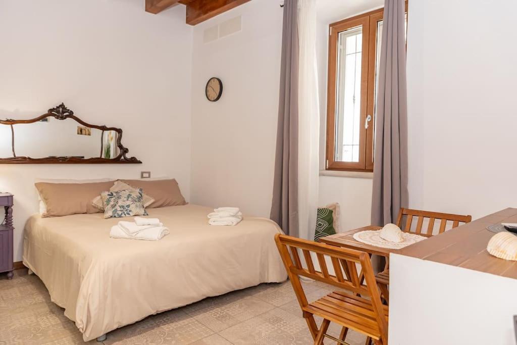 Apartmán Centro Storico Redmood House A 5 Min Dal Mare, Wi-Fi, A/C E Netflix Barletta Exteriér fotografie